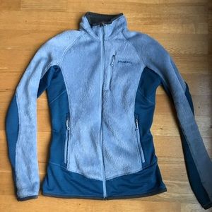 ✨Patagonia women’s blue R2 fleece✨